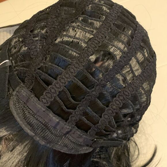 Beautiful Black Heat Resistant Synthetic Wig. Very soft. Feels real - Picture 11 of 13